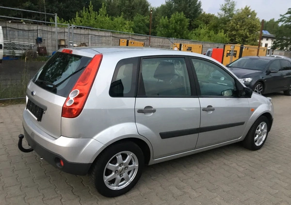 Ford Fiesta cena 9900 przebieg: 206950, rok produkcji 2007 z Włoszczowa małe 301